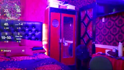 Snapshot of queen_lily chatting on 11.01.25 Lily online show from 11.01.25