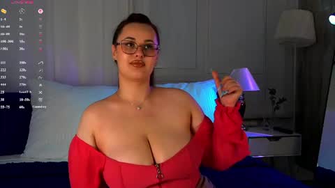 Snapshot of queen_monica chatting on 06.26.26 Monica online show from 06.26.26