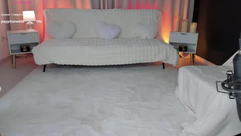 Snapshot of queen_of_deepthroat chatting on 02.01.25 queen_of_deepthroat online show from 02.01.25