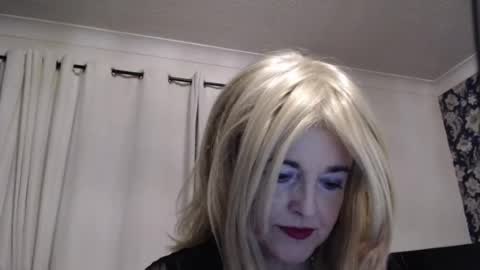 Snapshot of queen_of_the_deck chatting on 08.02.26 Topaz blue dreamo989n999 online show from 08.02.26