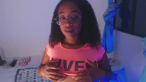 Snapshot of queenalya_ chatting on 09.26.25 Ahlya online show from 09.26.25