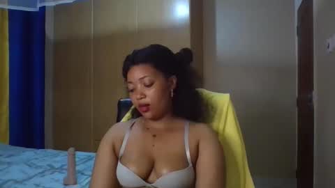 Snapshot of queenbebony2 chatting on 09.21.25 Queenbebony2 online show from 09.21.25