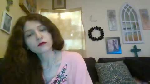 queencrimsonlvx online show from 04.21.26