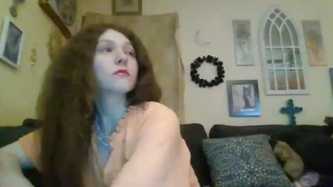 queencrimsonlvx online show from 04.22.26