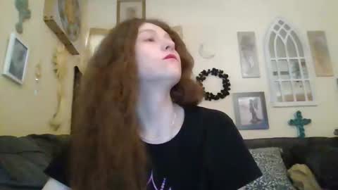 queencrimsonlvx online show from 04.24.26