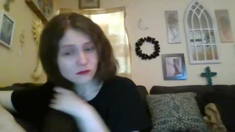 queencrimsonlvx online show from 04.25.26