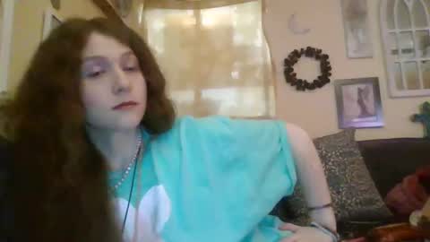 queencrimsonlvx online show from 04.29.26