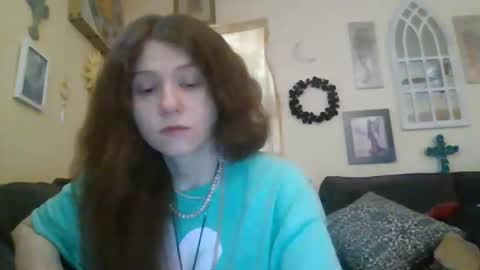queencrimsonlvx online show from 04.30.26