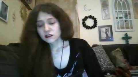queencrimsonlvx online show from 05.05.26