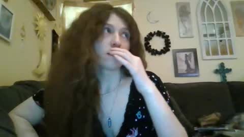 queencrimsonlvx online show from 05.20.26