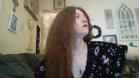 queencrimsonlvx online show from 05.21.26