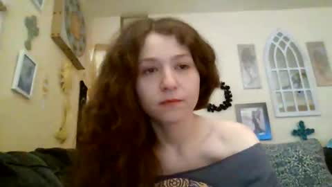 queencrimsonlvx online show from 05.31.26