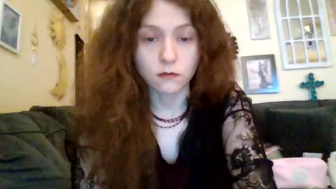 queencrimsonlvx online show from 07.30.26