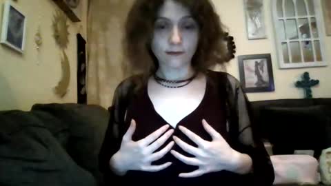 queencrimsonlvx online show from 07.30.26