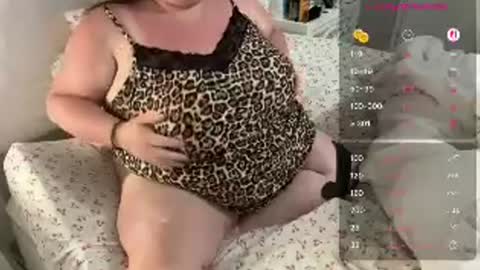 Snapshot of queencurvesph chatting on 07.20.26 Queen curves online show from 07.20.26