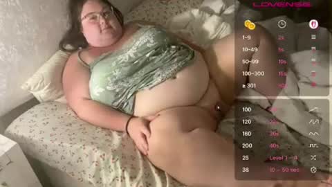 Snapshot of queencurvesph chatting on 07.31.26 Queen curves online show from 07.31.26