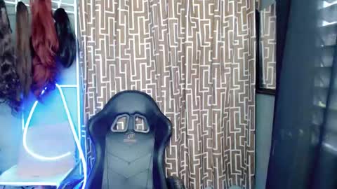 just call me QUEEN and ill be there online show from 11.06.25