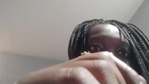 queenmarcaia online show from 12.12.24