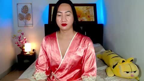 QUEEN online show from 12.25.24