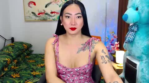 QUEEN online show from 01.22.25