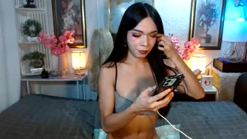 queennira online show from 07.11.26