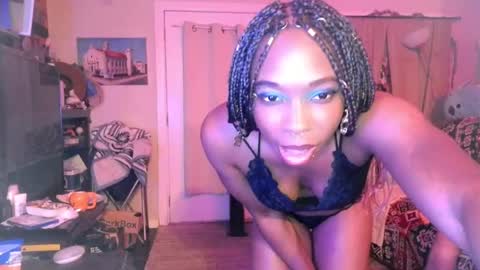 Snapshot of queenofheartsfaerah chatting on 01.29.25 QueenOfHearts online show from 01.29.25