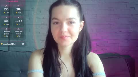 Snapshot of queenofmodels chatting on 02.12.26 QueenOfModels online show from 02.12.26