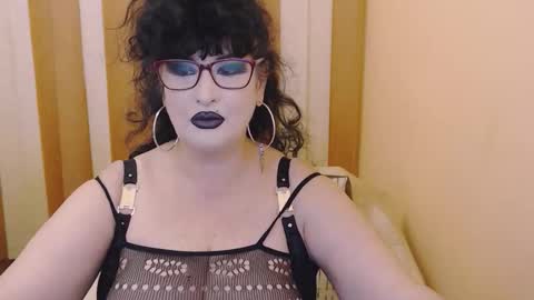 Snapshot of queenofsin chatting on 10.24.25 queenofsin online show from 10.24.25