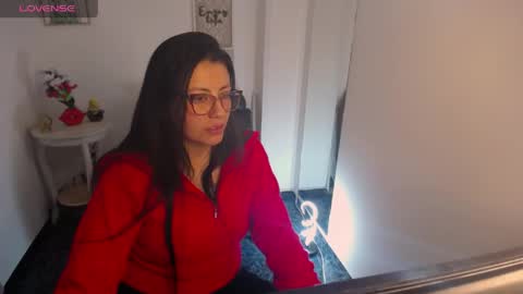 Snapshot of queenrose94 chatting on 05.13.26 queenrose94 online show from 05.13.26