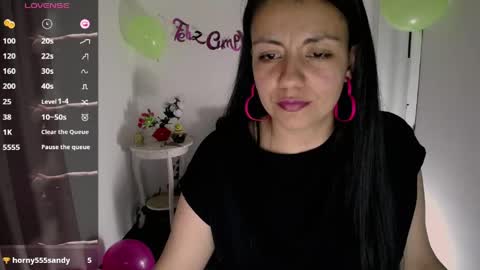 Snapshot of queenrose94 chatting on 05.27.26 queenrose94 online show from 05.27.26