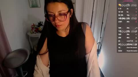 Snapshot of queenrose94 chatting on 06.01.26 queenrose94 online show from 06.01.26