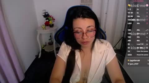 Snapshot of queenrose94 chatting on 06.11.26 queenrose94 online show from 06.11.26