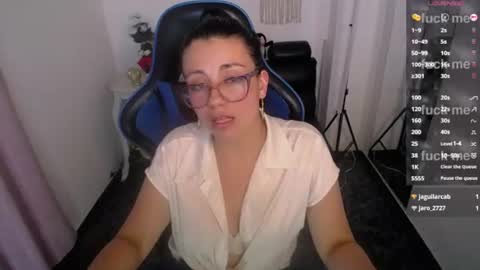 Snapshot of queenrose94 chatting on 06.11.26 queenrose94 online show from 06.11.26