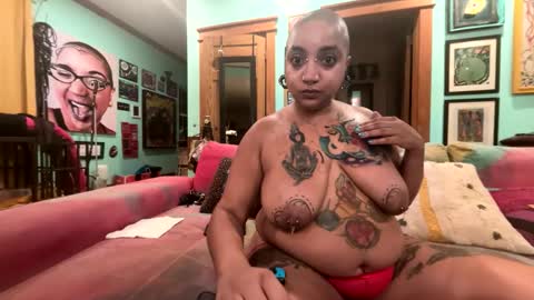 Queen Hilarity online show from 03.16.26