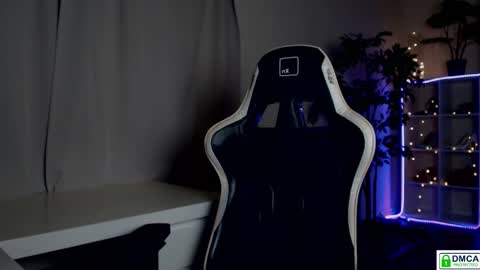 Snapshot of queensy_sins_x chatting on 01.11.26 Queensy online show from 01.11.26