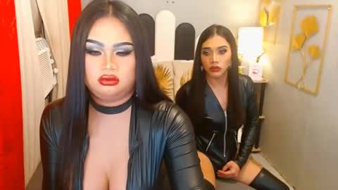 Snapshot of queenunivers chatting on 12.26.24 queenshasha and nathalie online show from 12.26.24