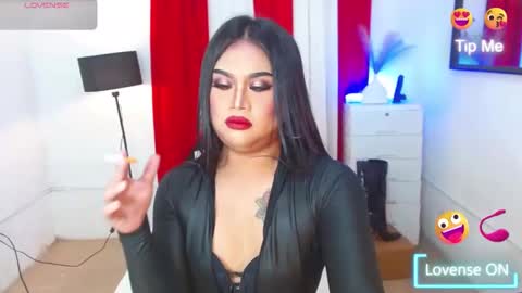 Snapshot of queenunivers chatting on 04.13.26 queenshasha and nathalie online show from 04.13.26