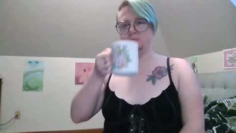 Snapshot of queerlyjaz chatting on 11.11.25 queerlyjaz online show from 11.11.25