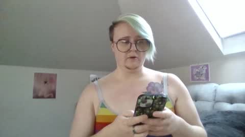 Snapshot of queerlyjaz chatting on 11.23.25 queerlyjaz online show from 11.23.25