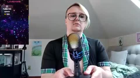 Snapshot of queerlyjaz chatting on 05.02.26 queerlyjaz online show from 05.02.26