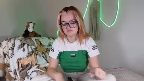 Snapshot of quervoqueen1 chatting on 12.18.24 Bri online show from 12.18.24