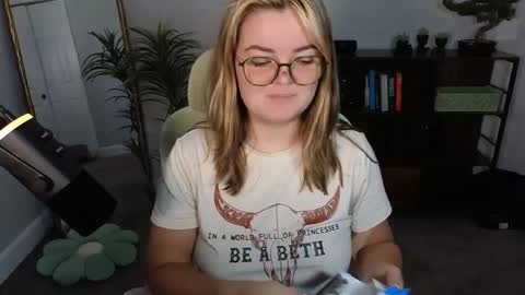 Snapshot of quervoqueen1 chatting on 09.18.25 Bri online show from 09.18.25