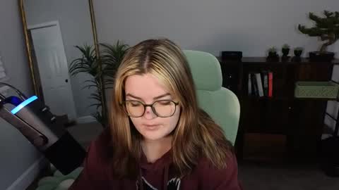 Snapshot of quervoqueen1 chatting on 09.22.25 Bri online show from 09.22.25