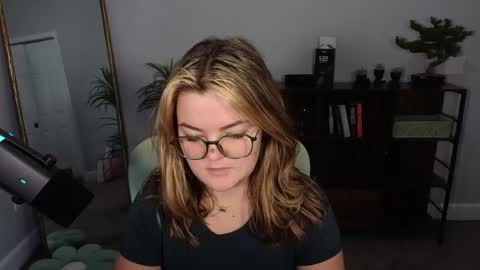 Snapshot of quervoqueen1 chatting on 09.26.25 Bri online show from 09.26.25