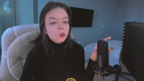 Snapshot of quietluxury chatting on 03.11.26 quietluxury online show from 03.11.26