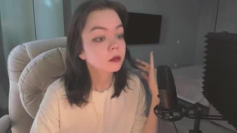 Snapshot of quietluxury chatting on 03.25.26 quietluxury online show from 03.25.26