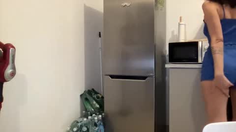 Quinnyelena online show from 02.12.25