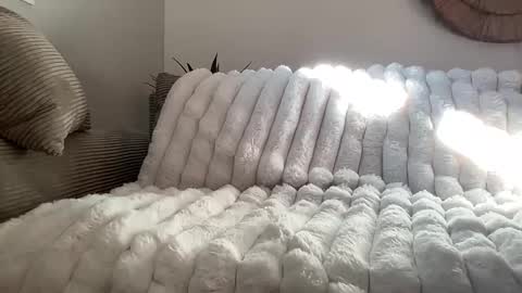 Quinnyelena online show from 11.27.25