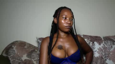 Snapshot of qunnie_clarion_aria chatting on 04.06.26 sexy online show from 04.06.26