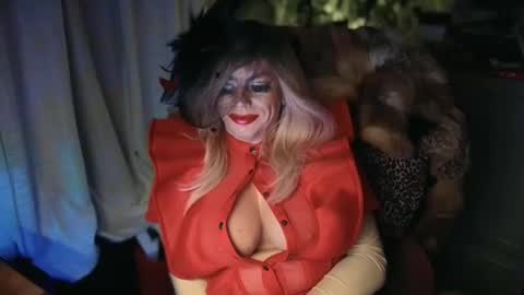 Snapshot of qweenviva chatting on 01.10.25 ViVaLuvLicious online show from 01.10.25